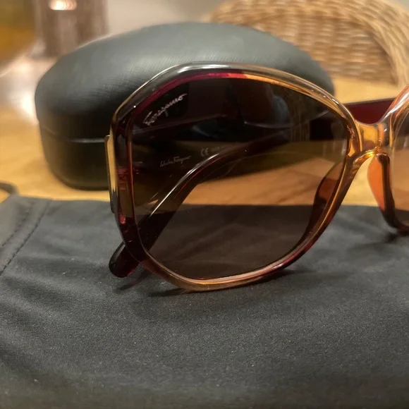 Salvatore Ferragamo SF942S Butterfly Sunglasses in Wine Caramel - Picture 4 of 15